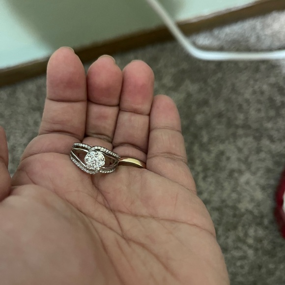 Zales engagement diamond ring 16k white gold. - Picture 4 of 6